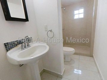 Casa en Venta en Villas del Campo Calimaya GIS 26-266