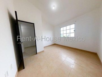 Casa en Venta en Villas del Campo Calimaya GIS 26-266