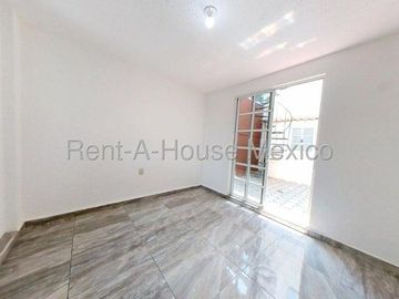Casa en Venta en Villas del Campo Calimaya GIS 26-266