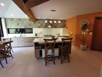 Casa en venta frente al fairway en Las Cañadas Country Club, Zapopan, Jalisco.