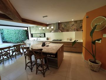 Casa en venta frente al fairway en Las Cañadas Country Club, Zapopan, Jalisco.