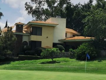 Casa en venta frente al fairway en Las Cañadas Country Club, Zapopan, Jalisco.