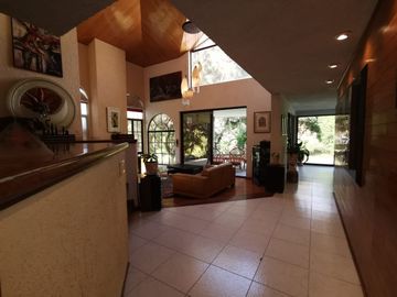 Casa en venta frente al fairway en Las Cañadas Country Club, Zapopan, Jalisco.