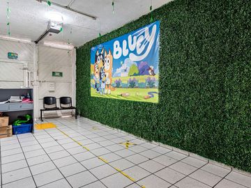 AMPLIA CASA CON USO DE SUELO EN VENTA EN LA COL. CLAVERÍA