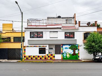 AMPLIA CASA CON USO DE SUELO EN VENTA EN LA COL. CLAVERÍA