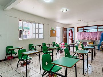 AMPLIA CASA CON USO DE SUELO EN VENTA EN LA COL. CLAVERÍA