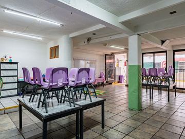 AMPLIA CASA CON USO DE SUELO EN VENTA EN LA COL. CLAVERÍA