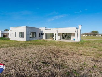 Casa Moderna Club de Campo La Vaguada Tandil