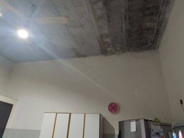 Venta casa 3 ambientes en Lanús con Cochera