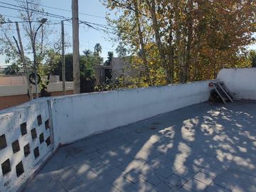 Venta casa 3 ambientes en Lanús con Cochera