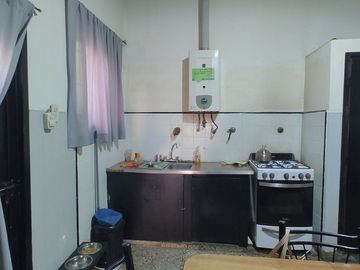 Venta casa 3 ambientes en Lanús con Cochera