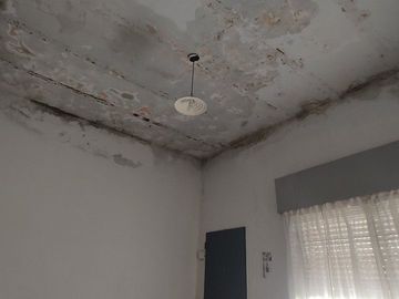 Venta casa 3 ambientes en Lanús con Cochera