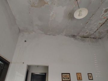 Venta casa 3 ambientes en Lanús con Cochera