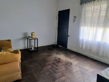 Venta casa 3 ambientes en Lanús con Cochera