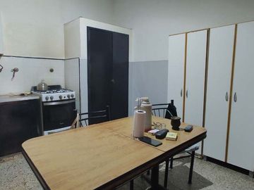 Venta casa 3 ambientes en Lanús con Cochera