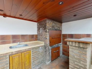 CASA 5 AMB EN VENTA CON PATIO TERRAZA COCHERA