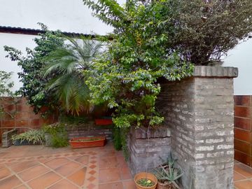 CASA 5 AMB EN VENTA CON PATIO TERRAZA COCHERA