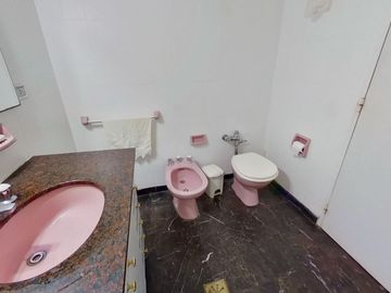 CASA 5 AMB EN VENTA CON PATIO TERRAZA COCHERA