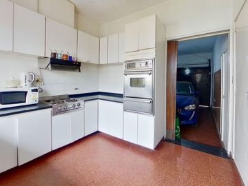 CASA 5 AMB EN VENTA CON PATIO TERRAZA COCHERA