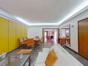 CASA 5 AMB EN VENTA CON PATIO TERRAZA COCHERA