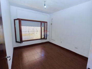 PH EN VENTA BERAZATEGUI 3 AMBIENTES COCHERA