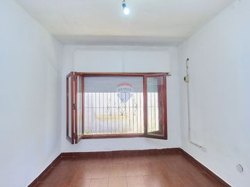 PH EN VENTA BERAZATEGUI 3 AMBIENTES COCHERA