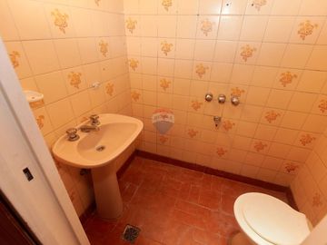 PH EN VENTA BERAZATEGUI 3 AMBIENTES COCHERA