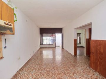 PH EN VENTA BERAZATEGUI 3 AMBIENTES COCHERA