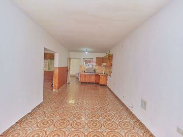 PH EN VENTA BERAZATEGUI 3 AMBIENTES COCHERA