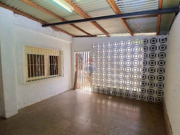 PH EN VENTA BERAZATEGUI 3 AMBIENTES COCHERA