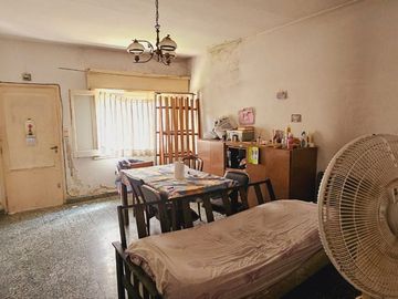 VENTA CASA 3 AMB + DEPTO 2 AMB IDEAL MULTIFAMILIAR