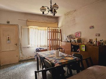 VENTA CASA 3 AMB + DEPTO 2 AMB IDEAL MULTIFAMILIAR
