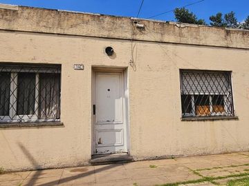 VENTA CASA 3 AMB + DEPTO 2 AMB IDEAL MULTIFAMILIAR