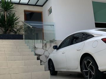 MODERNA CASA EN VENTA LOMAS PUNTA DEL ESTE no