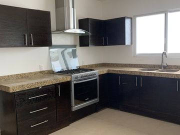 MODERNA CASA EN VENTA LOMAS PUNTA DEL ESTE no