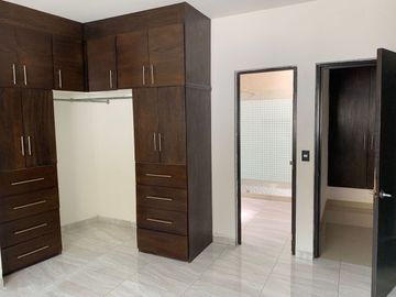 MODERNA CASA EN VENTA LOMAS PUNTA DEL ESTE no