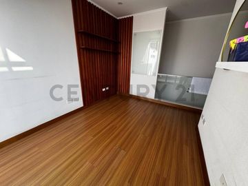 DUPLEX CON HERMOSA VISTA A LA CIUDAD SAN ISIDRO
