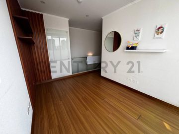 DUPLEX CON HERMOSA VISTA A LA CIUDAD SAN ISIDRO