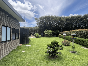 Venta de Exclusiva Casa en Llanogrande Unidad Cerrada Sector Cabeceras