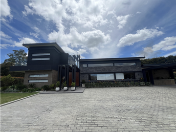 Venta de Exclusiva Casa en Llanogrande Unidad Cerrada Sector Cabeceras