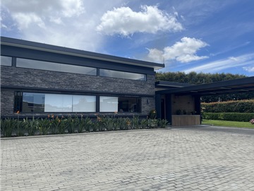 Venta de Exclusiva Casa en Llanogrande Unidad Cerrada Sector Cabeceras