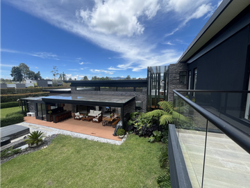 Venta de Exclusiva Casa en Llanogrande Unidad Cerrada Sector Cabeceras