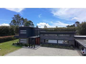 Venta de Exclusiva Casa en Llanogrande Unidad Cerrada Sector Cabeceras