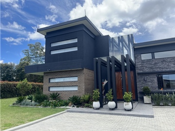 Venta de Exclusiva Casa en Llanogrande Unidad Cerrada Sector Cabeceras
