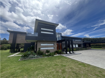 Venta de Exclusiva Casa en Llanogrande Unidad Cerrada Sector Cabeceras