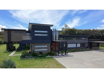 Venta de Exclusiva Casa en Llanogrande Unidad Cerrada Sector Cabeceras