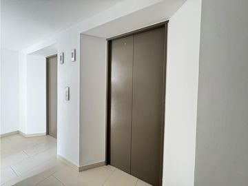 En Venta Apartamento En Edificio Tacuara Remodelado