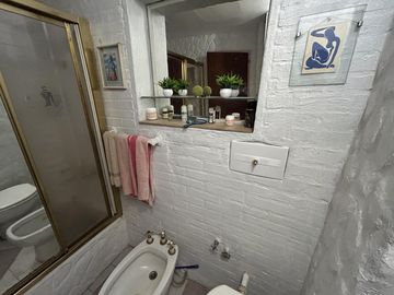 Venta de Amplio y luminoso PH en Colegiales