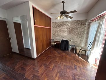 Venta de Amplio y luminoso PH en Colegiales