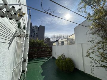 Venta de Amplio y luminoso PH en Colegiales